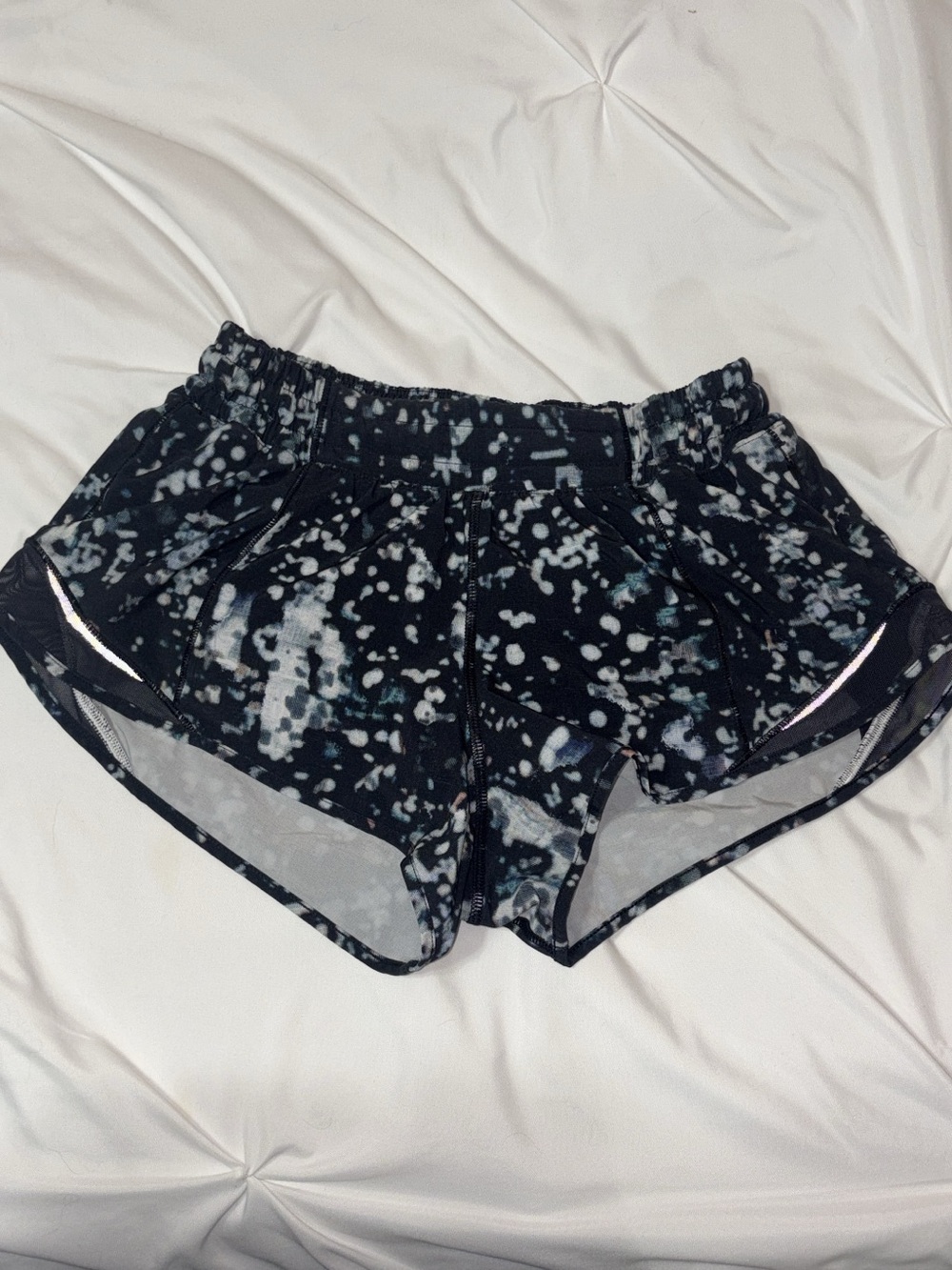 Lululemon Hotty Hot shorts size 4